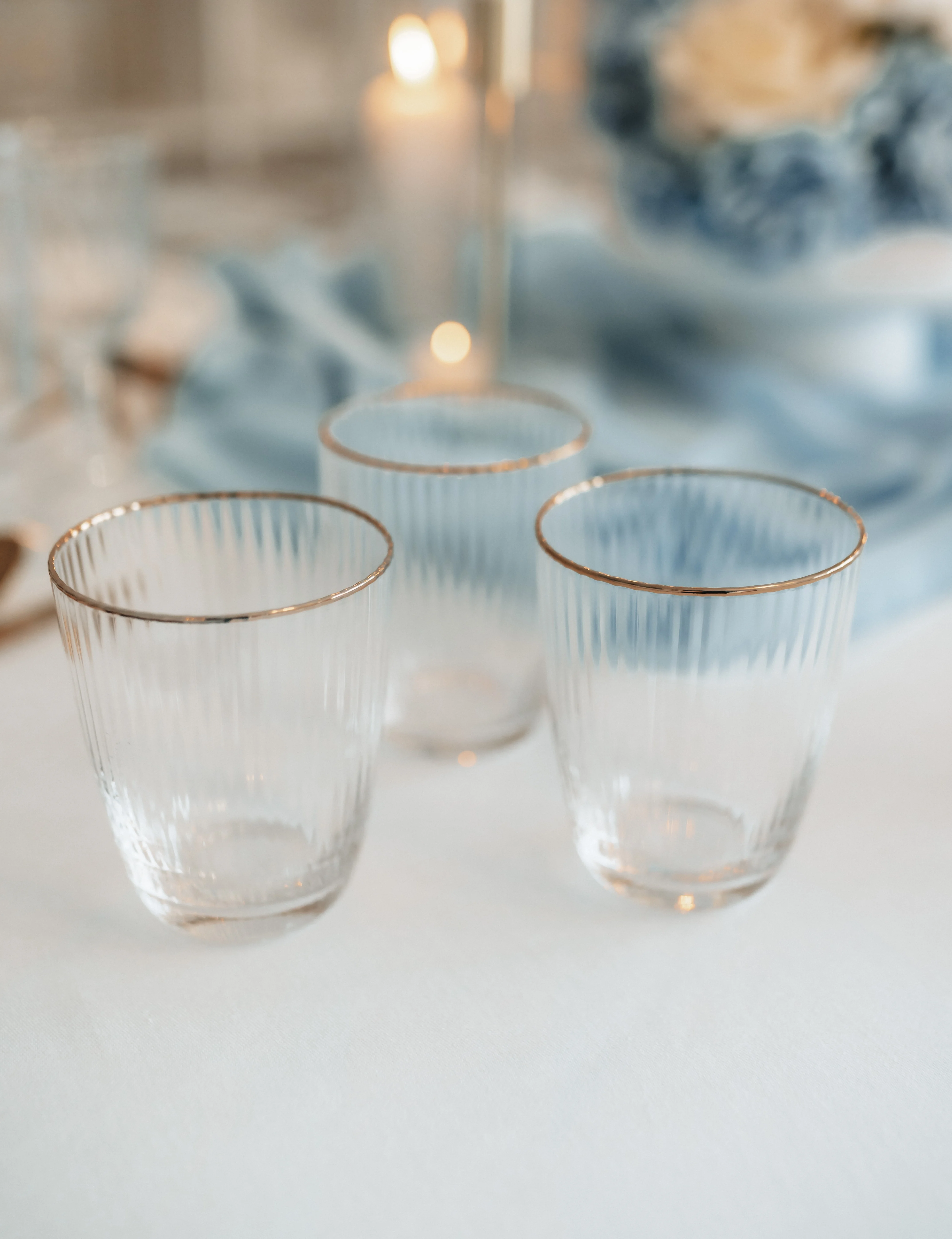 Glas mit Goldrand